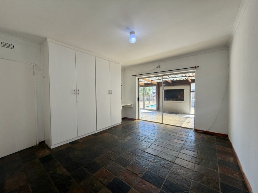 5 Bedroom Property for Sale in Duynefontein Western Cape